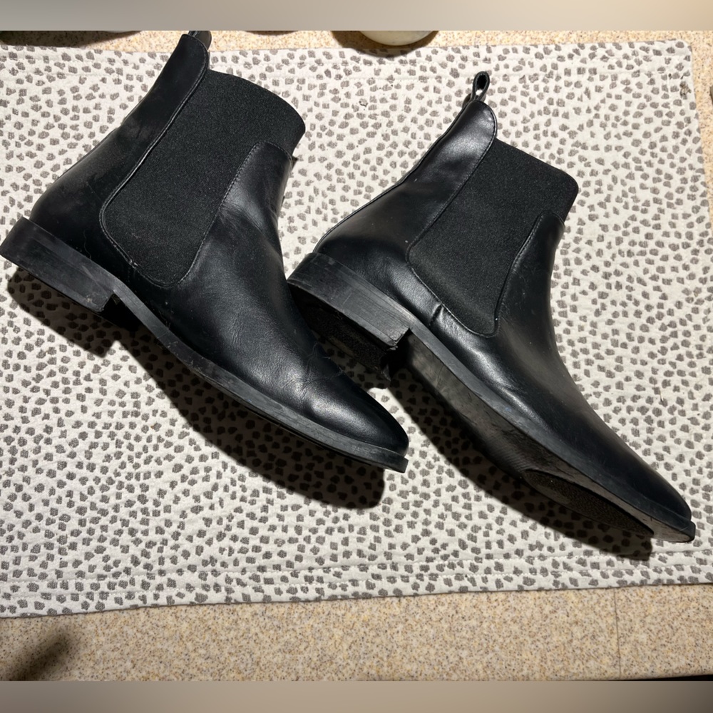 Everlane leather Chelsea boots size 8
